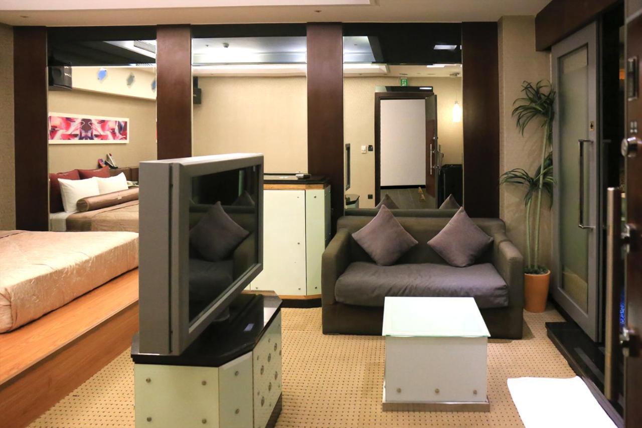 In-Stone Motel Taipei Extérieur photo