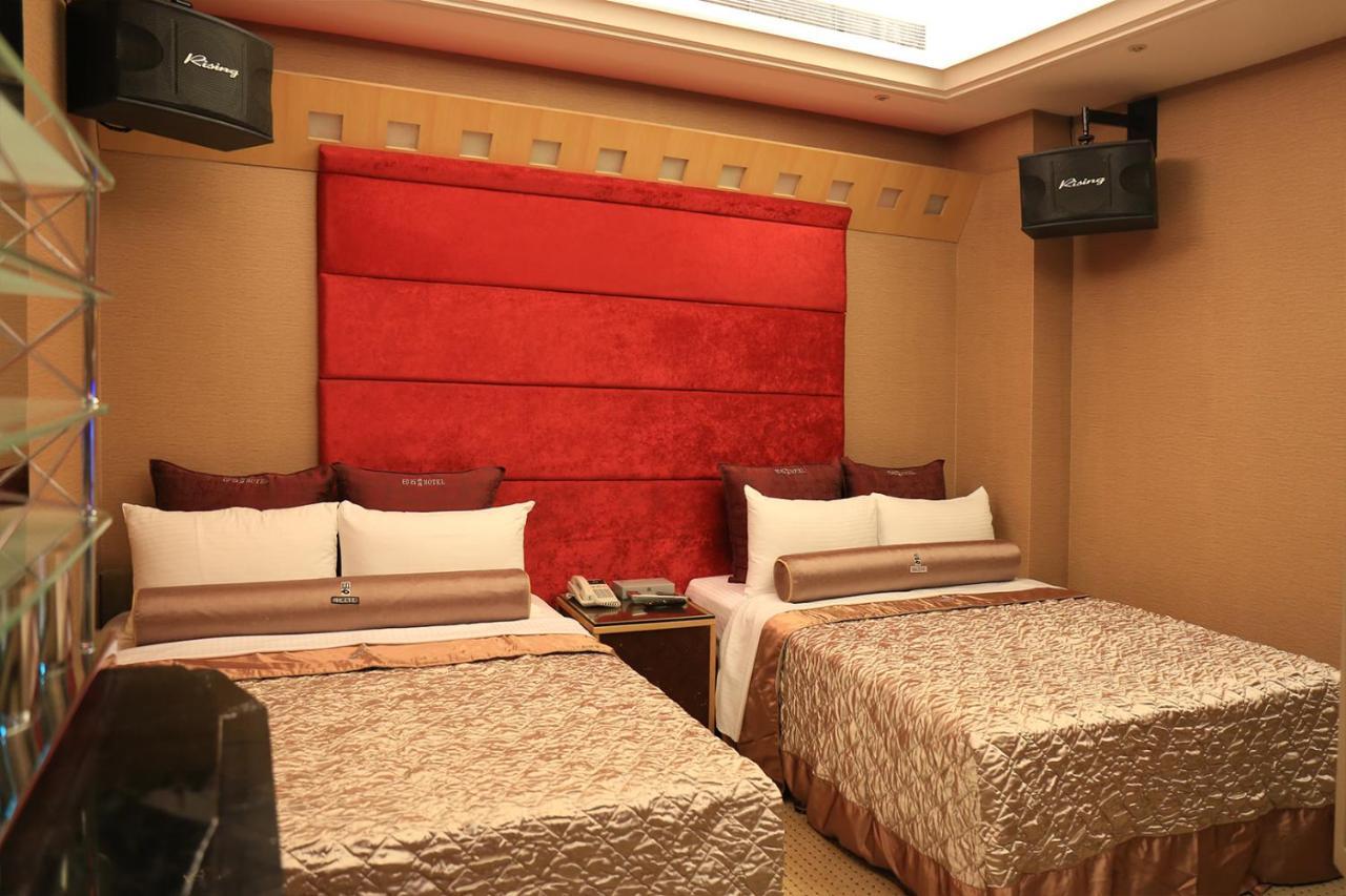 In-Stone Motel Taipei Extérieur photo